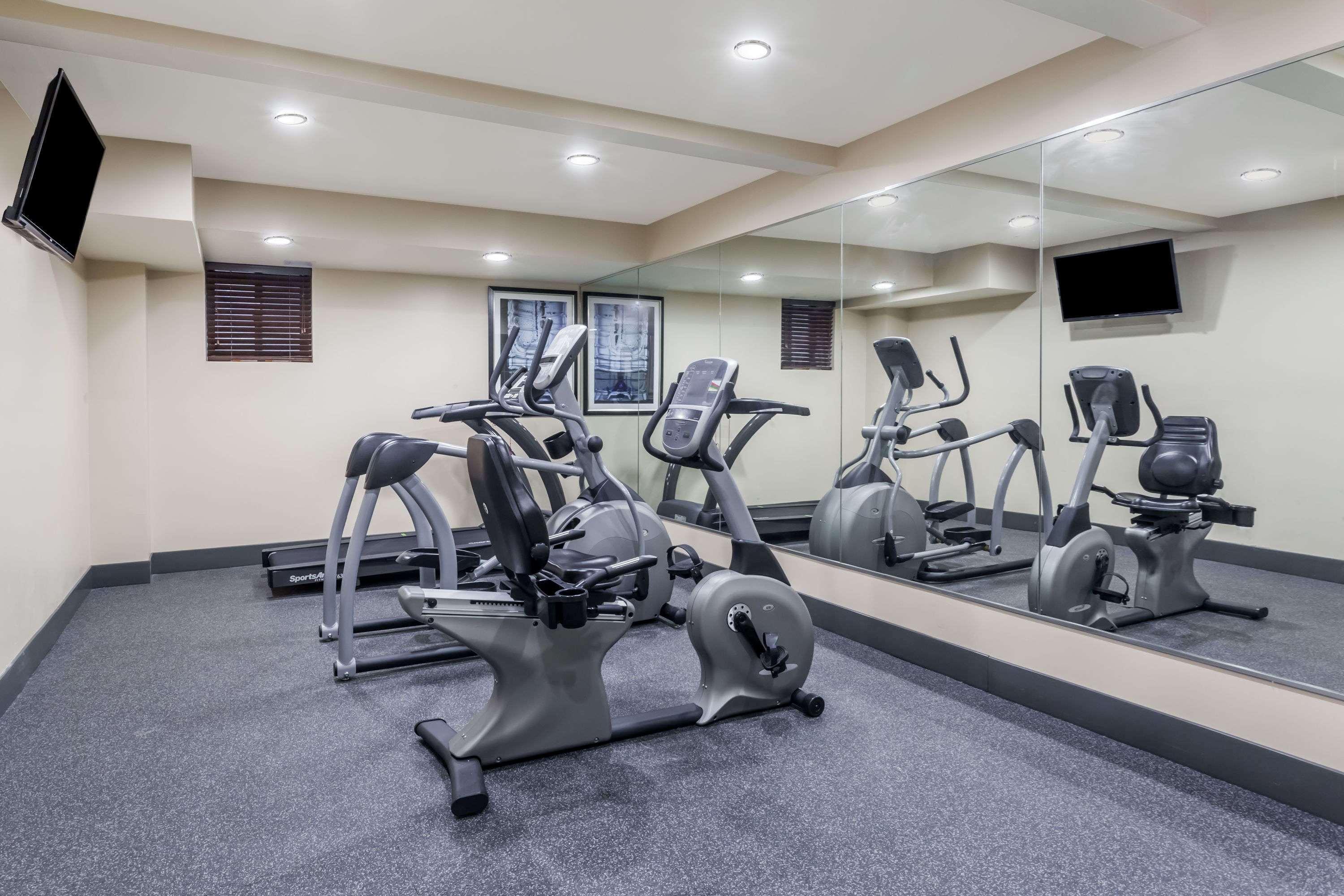 Days Inn & Suites by Wyndham Jamaica JFK Airport 12/20