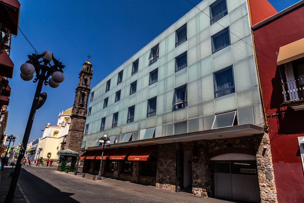 Hotel Senorial 3/56