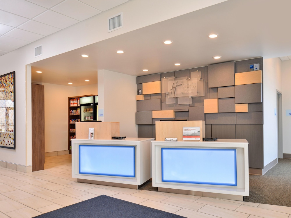 HOLIDAY INN EXPRESS & SUITES BRIGHTON SOUTH - US 23 8/51