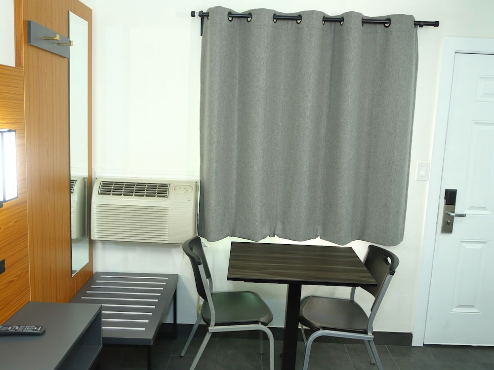 SOFI MOTEL 13/20