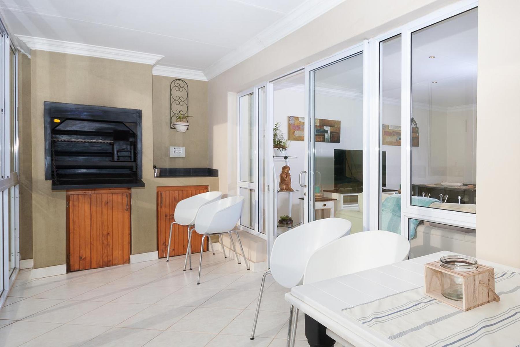 Main Beach Penthouse 10/14