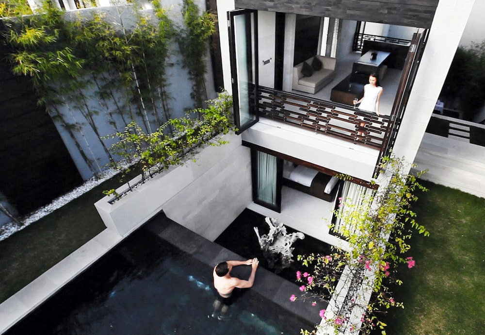 eqUILIBRIA SEMINYAK 3/62