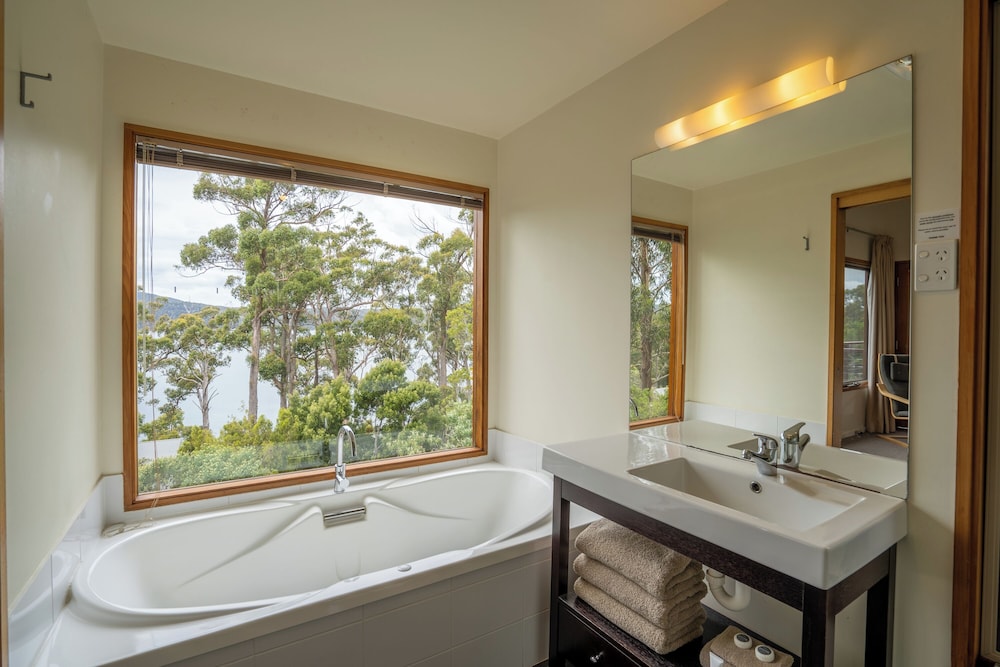 Stewarts Bay Lodge 63/65
