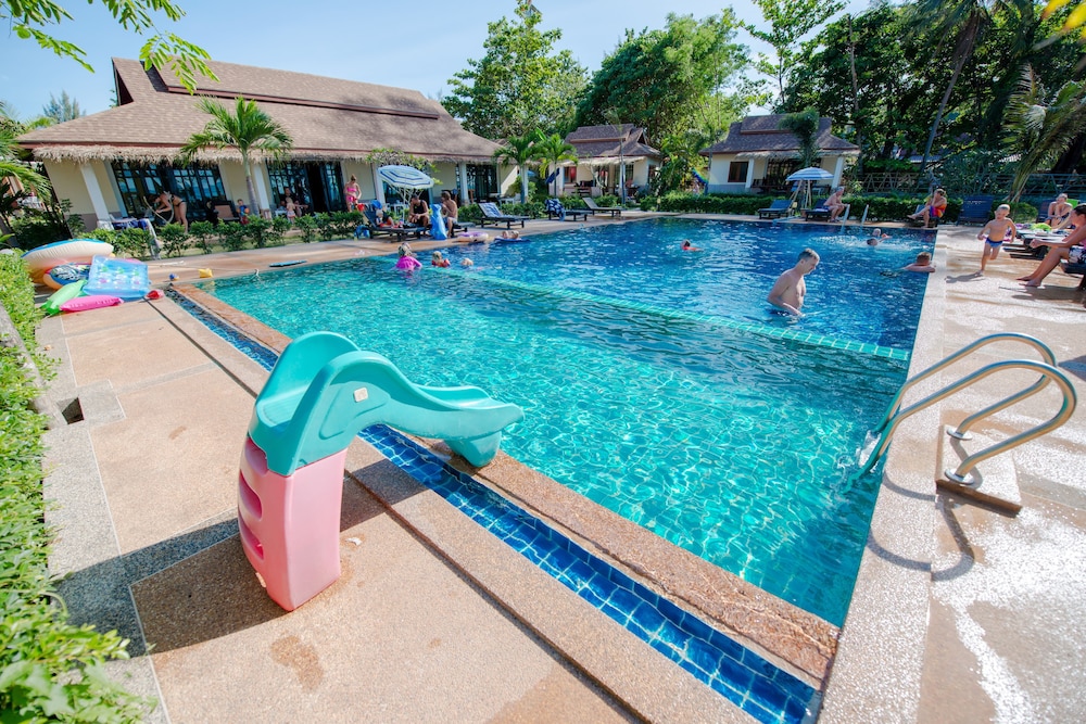 Banana Beach Resort 32/34