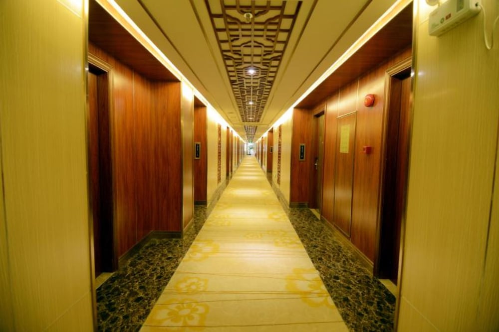 Baoyue Hotel 16/26