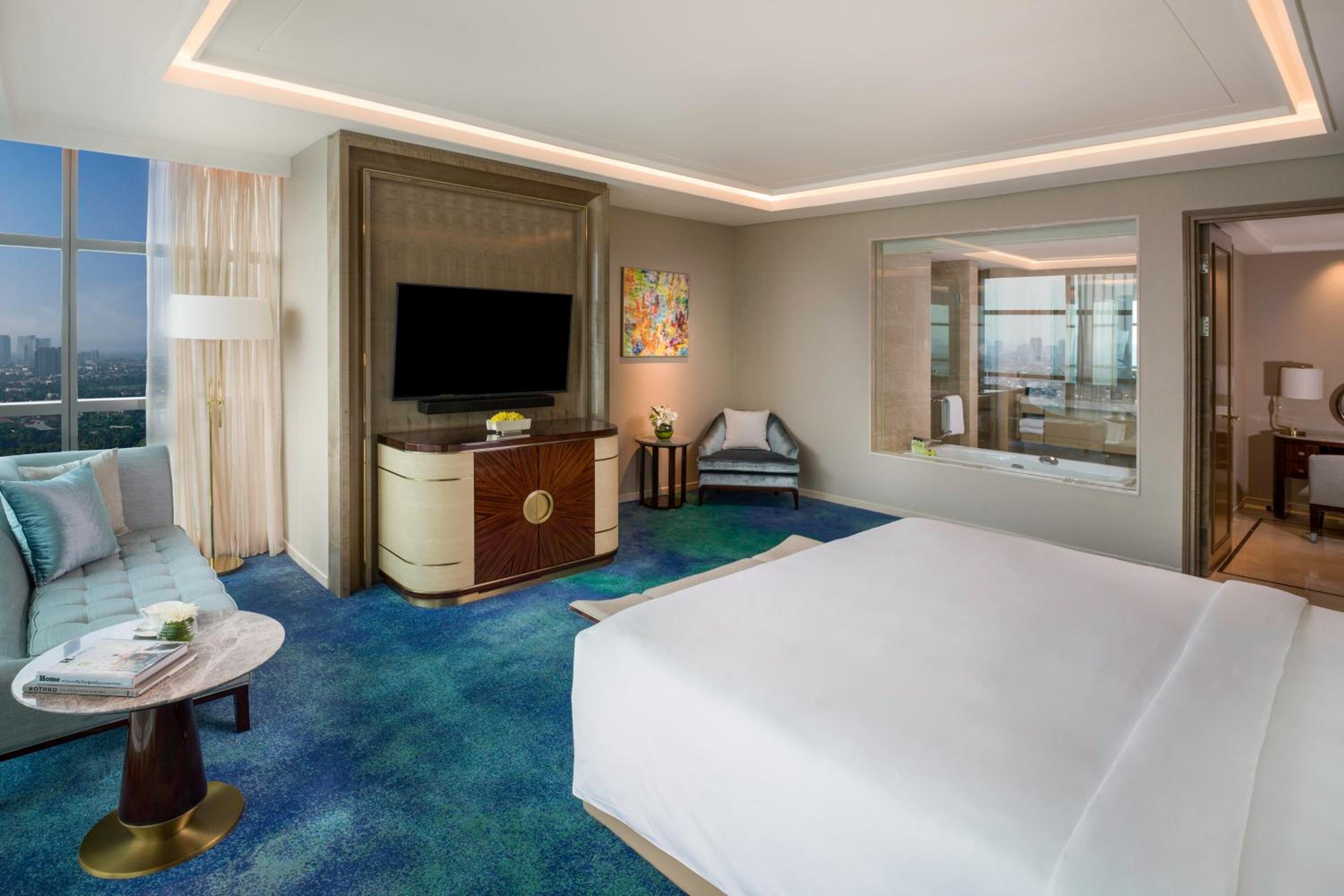 Ambassador, Suite, King Bed, City View