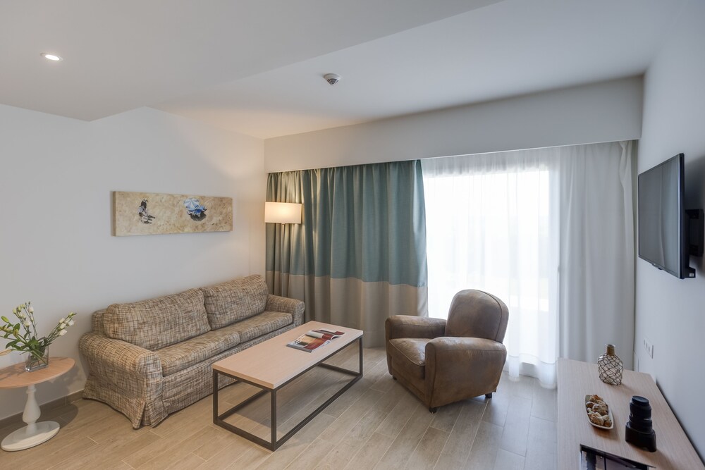 Hotel Santo Tomas - Es Migjorn Gran 30/50