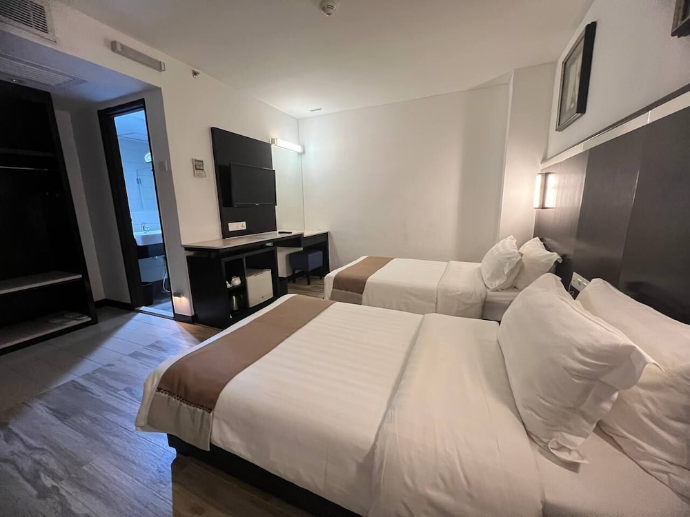 Standard, Twin Beds, No Window