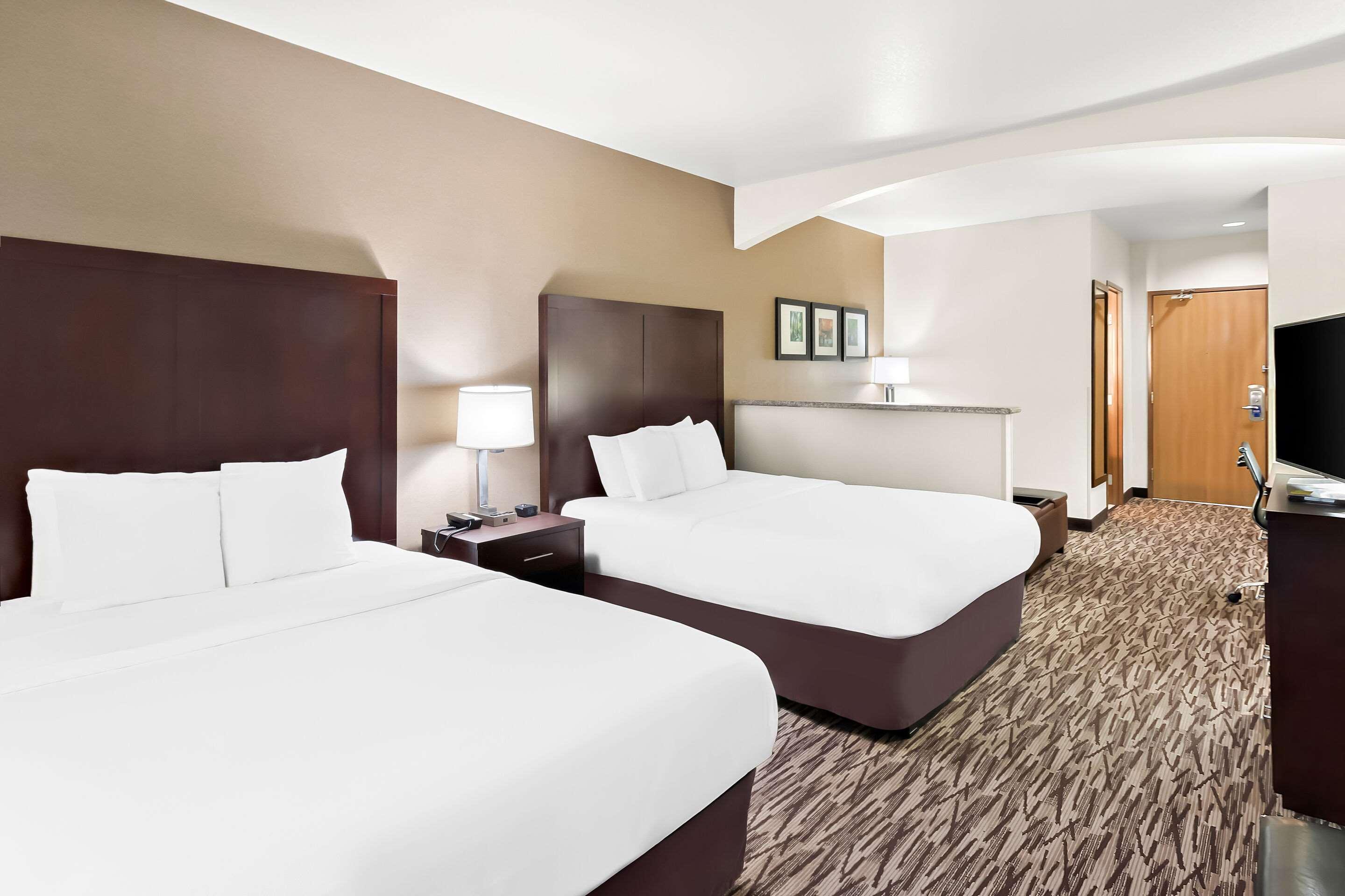 SUITE, 2 QUEEN BEDS