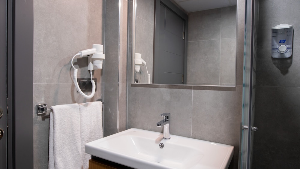 جناح بسرير كينج مع أريكة، Opera Suites 2/2