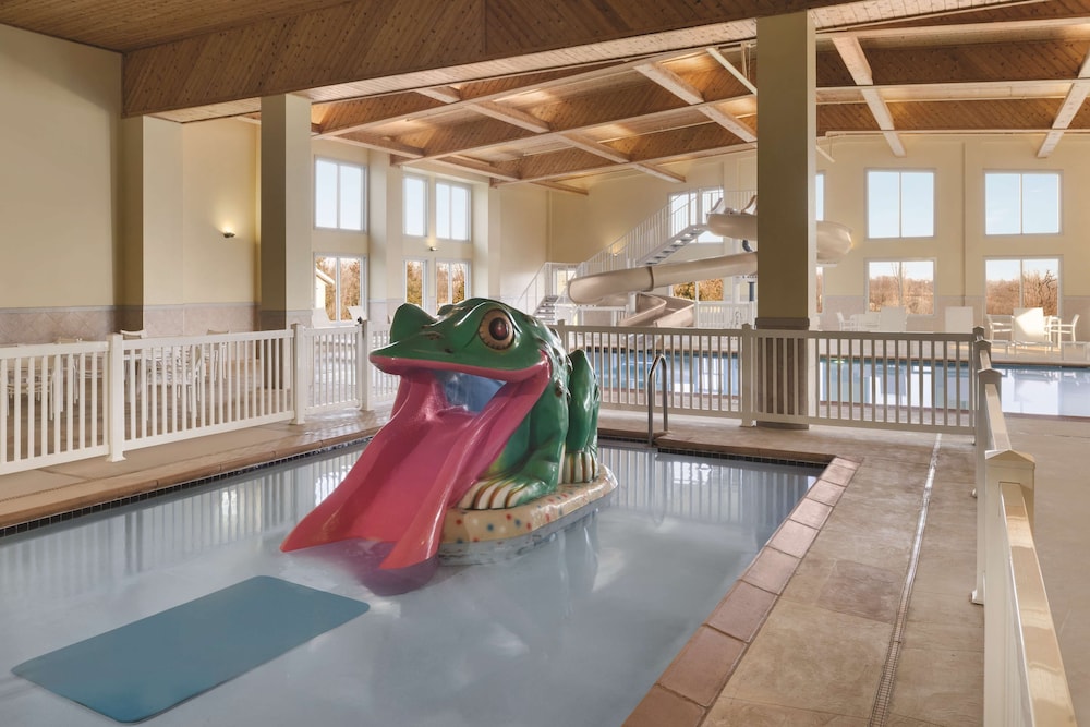 Country Inn & Suites by Radisson, Galena, IL 6/67