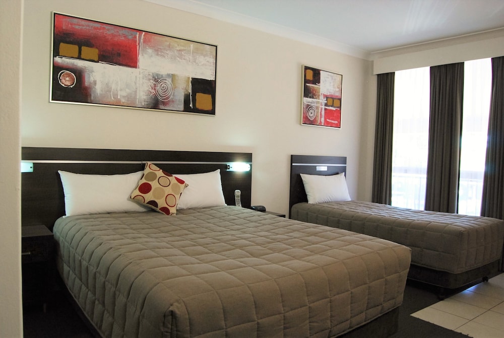 Golden West Motor Inn 12/43