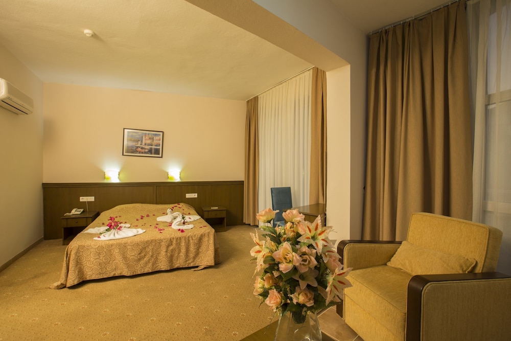 Tokay Hotel 16/50