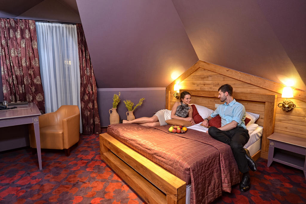 EX. BEST WESTERN HOTEL ZUBROWKA 7/22