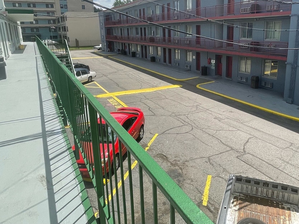 Budgetel Inn & Suites 31/32