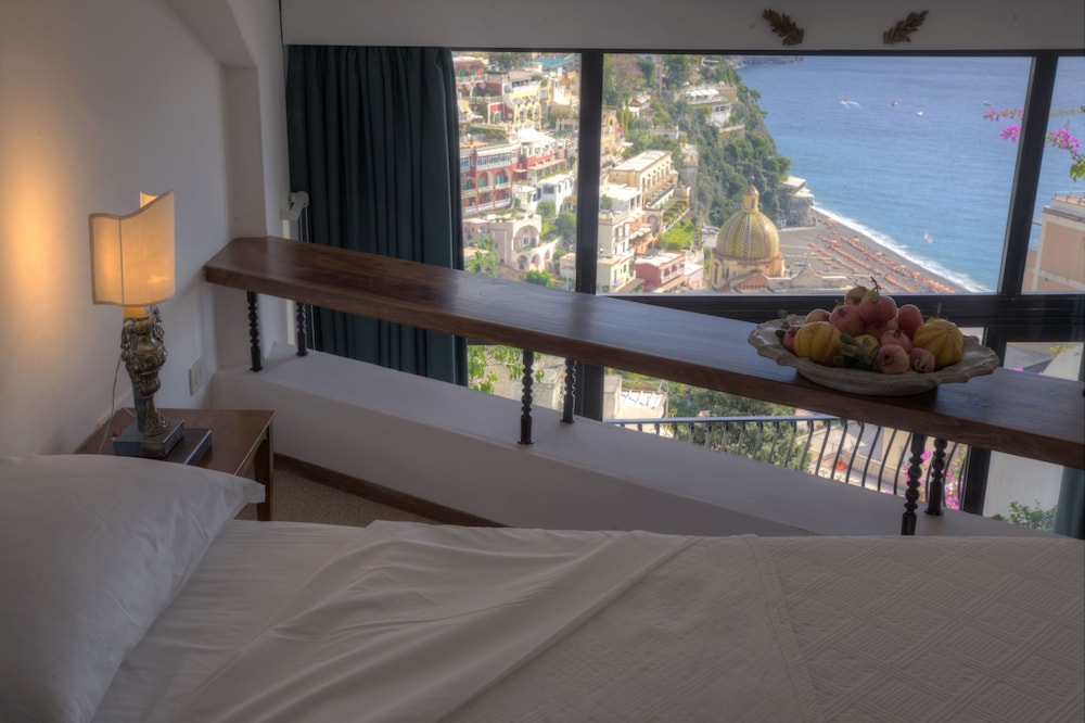 Poseidon Hotel 25/55