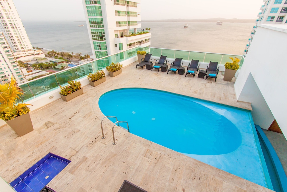 Travelers Suites Orange Cartagena 18/38