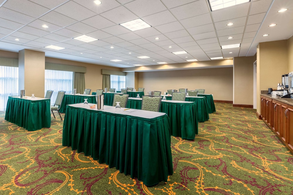 Hilton Garden Inn Arlington Courthouse Plaza 80/83