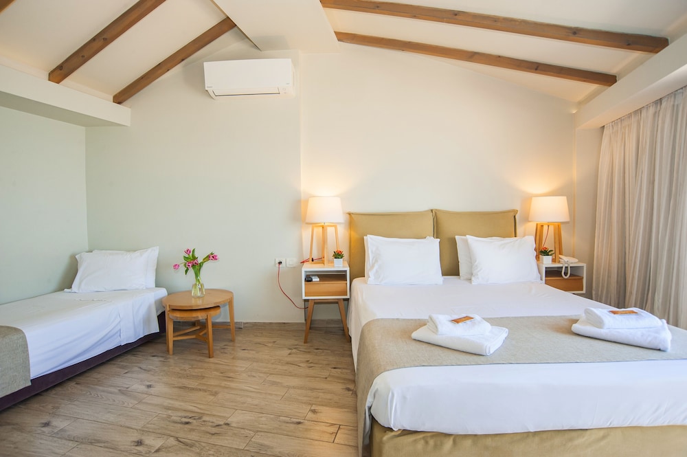 Fedriades Hotel 16/77
