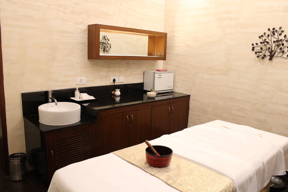 Hyatt Centric Janakpuri New Delhi (ex. Piccadily Janakpuri) 54/64