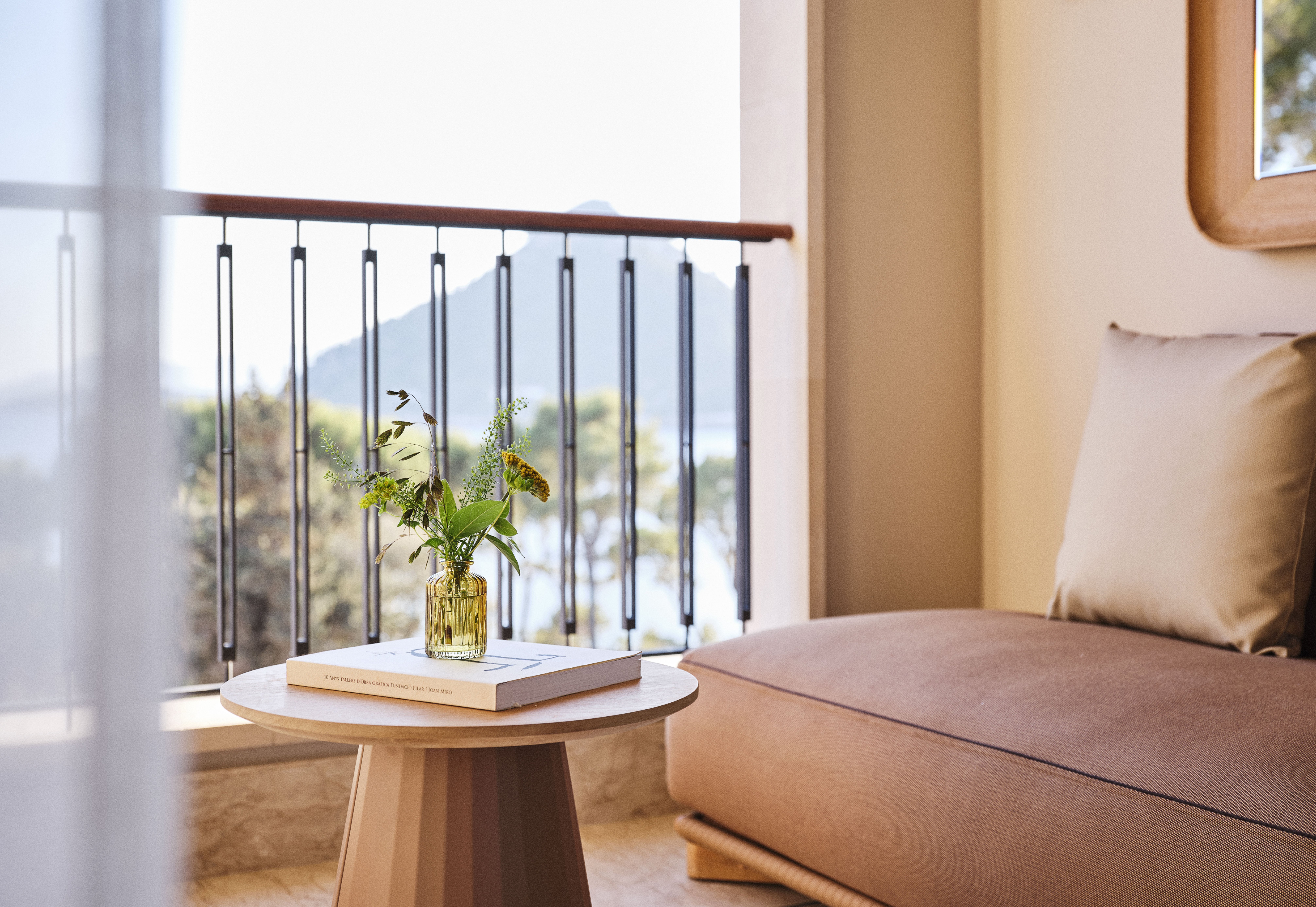 Suite, Pine View