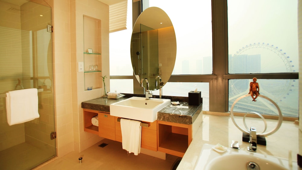 Holiday Inn Tianjin Riverside 63/79