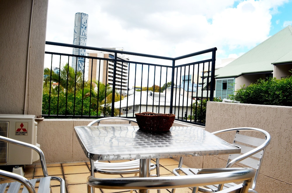 Spring Hill Mews Apartments 44/70