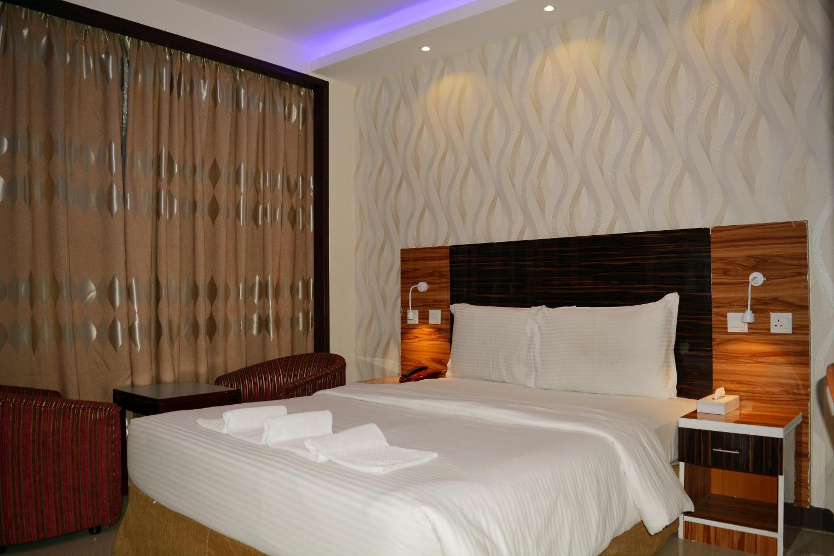 Zagy Hotel 26/84