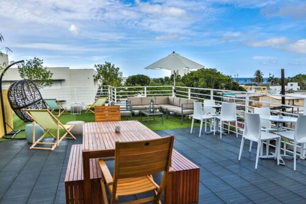 Nomada Urban Beach Hostel 33/39