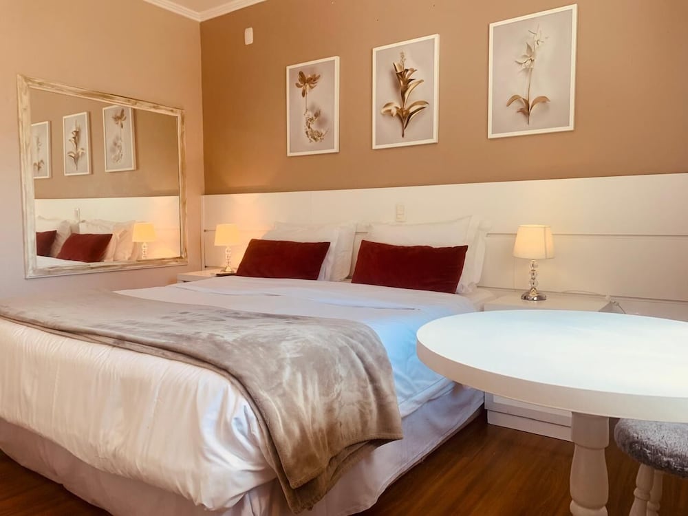 LUXURY, KING BED