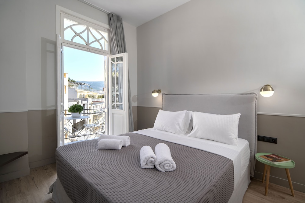 Plaka Arch Suites 16/41