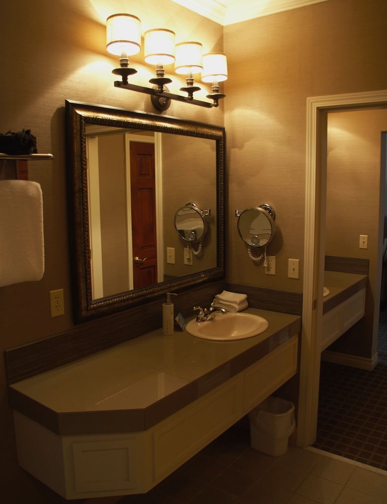 Pine Ridge Inn 21/37