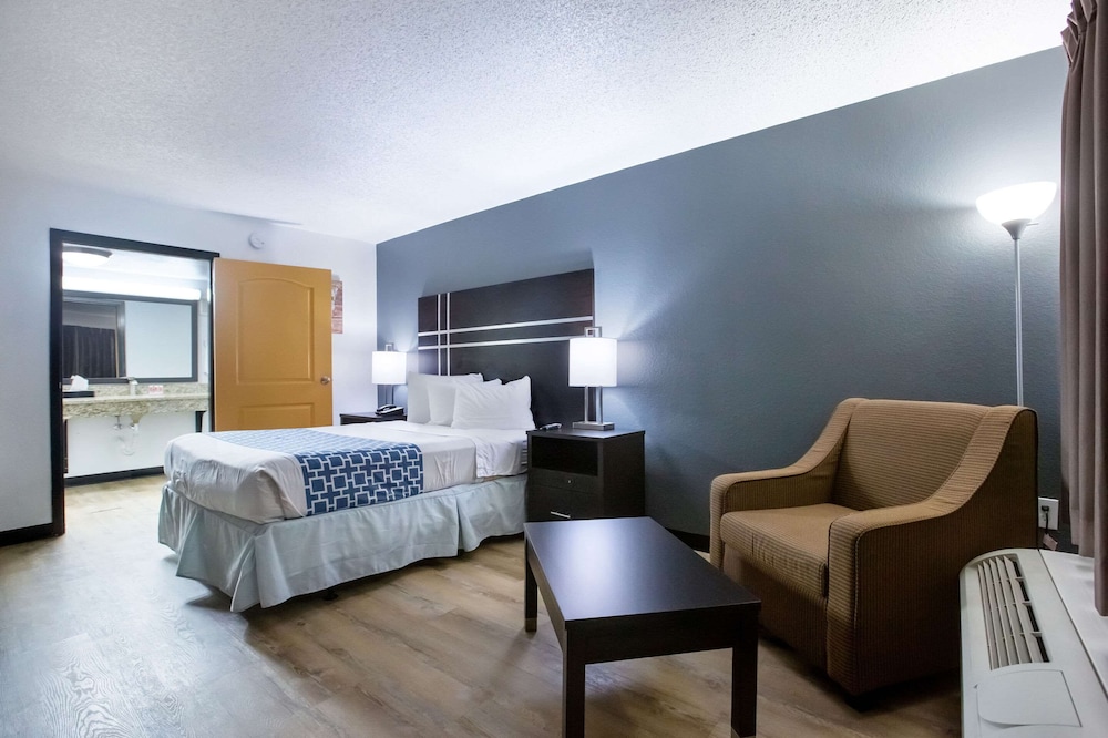 Econo Lodge Lithonia 13/29