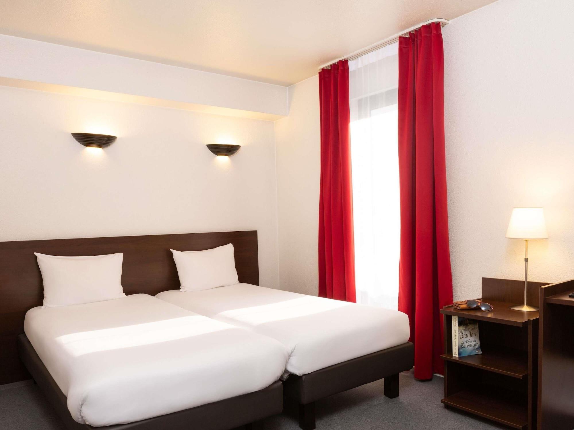 studio, multiple beds