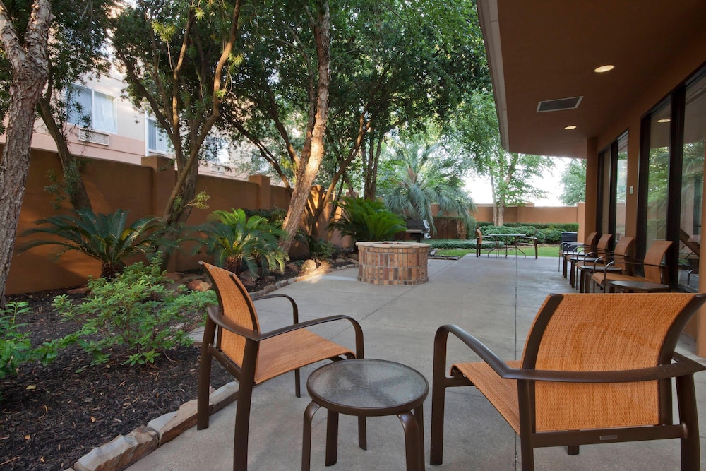Courtyard by Marriott Beaumont 23/35