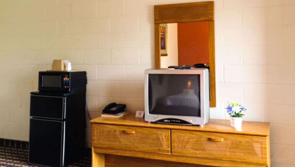 Rodeway Inn Manchester NY 24/24
