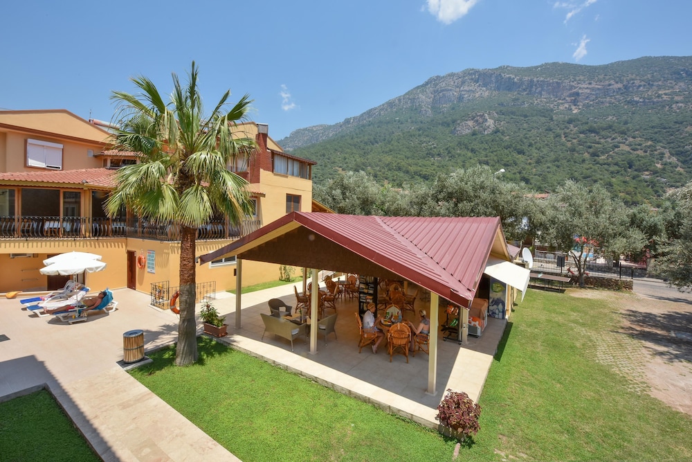 Belcehan Beach Hotel 27/34