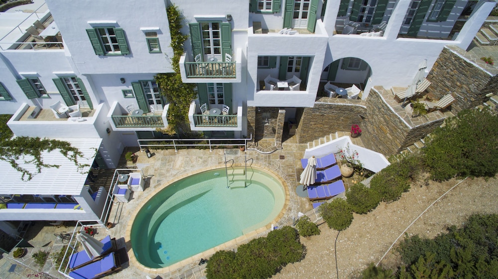 Niriedes Hotel 62/72