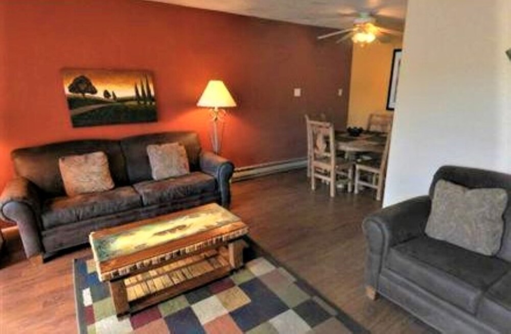 Pinecliff Village Resort 31/69