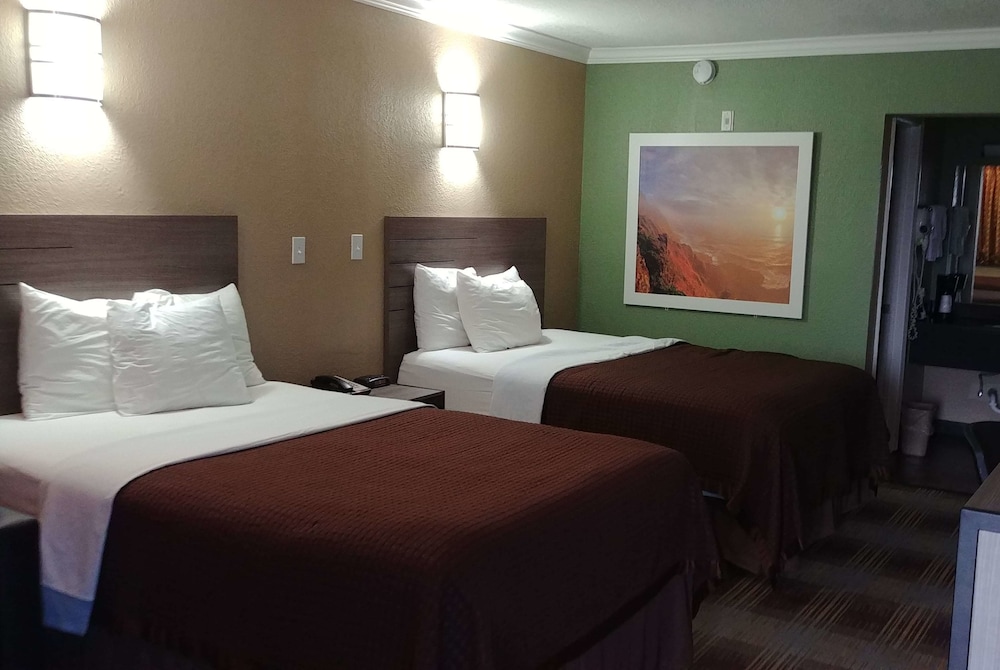 Days Inn by Wyndham Houston East 11/29