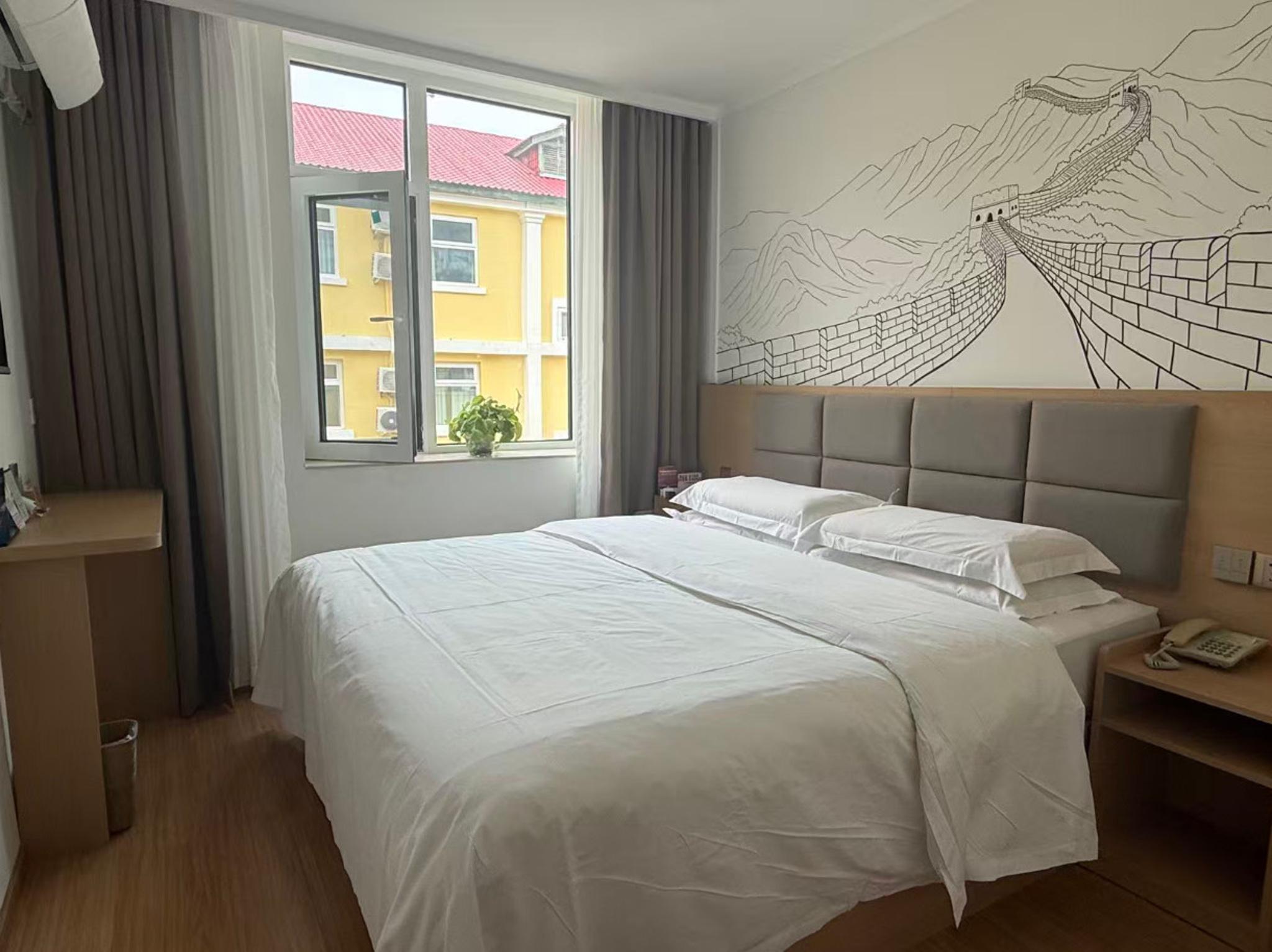Adjoining, Family, Twin Beds, Queen and Twin Beds