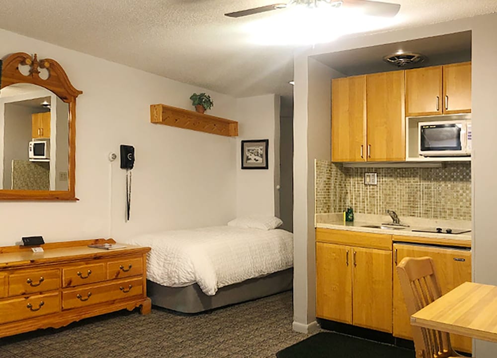 Tyrolean Lodge 14/72