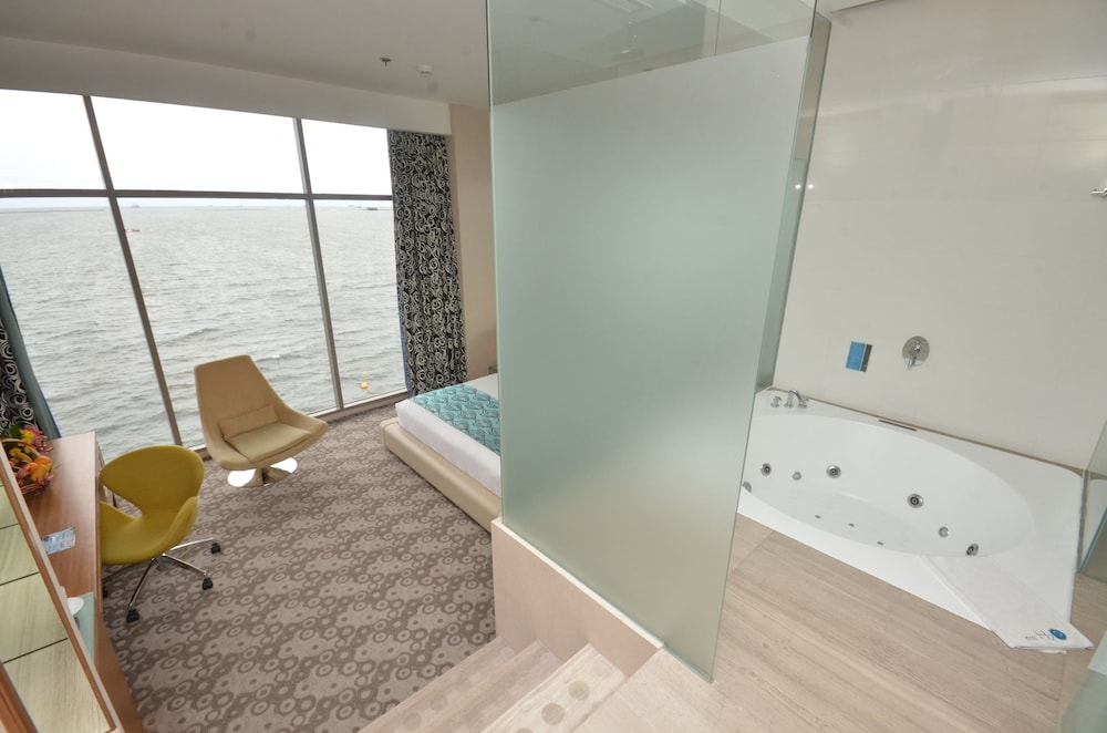 Hotel H2o 48/77