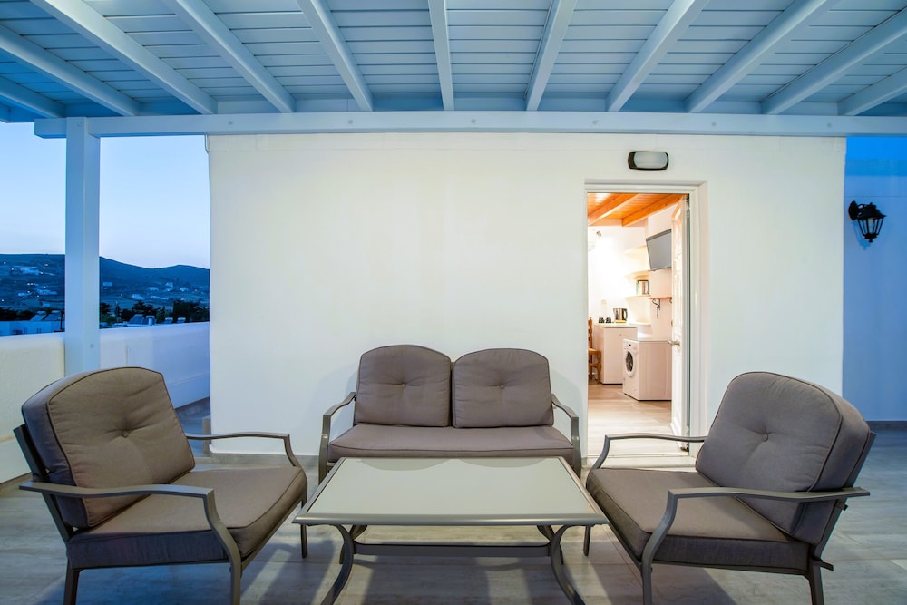 Kontaratos Studios & Apartments 24/50