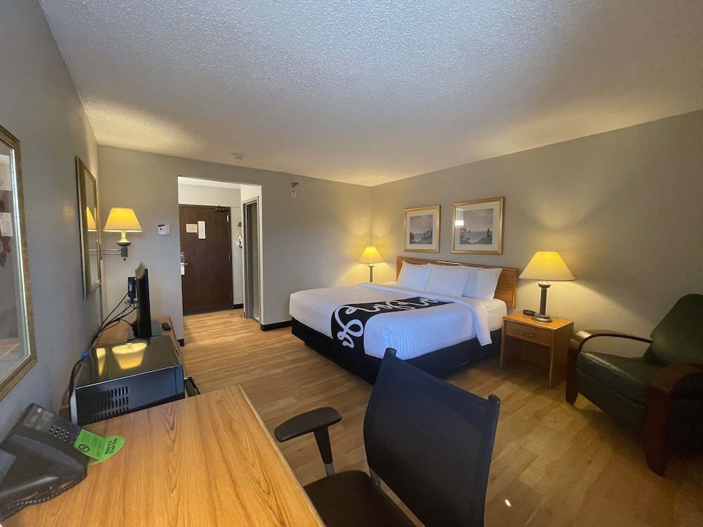 Days Inn by Wyndham Pleasant Prairie Kenosh 26/55