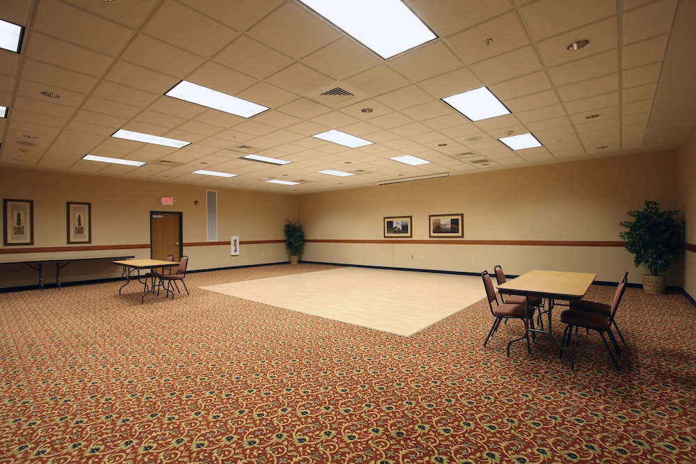 Boarders Inn Amp Suites 52/63