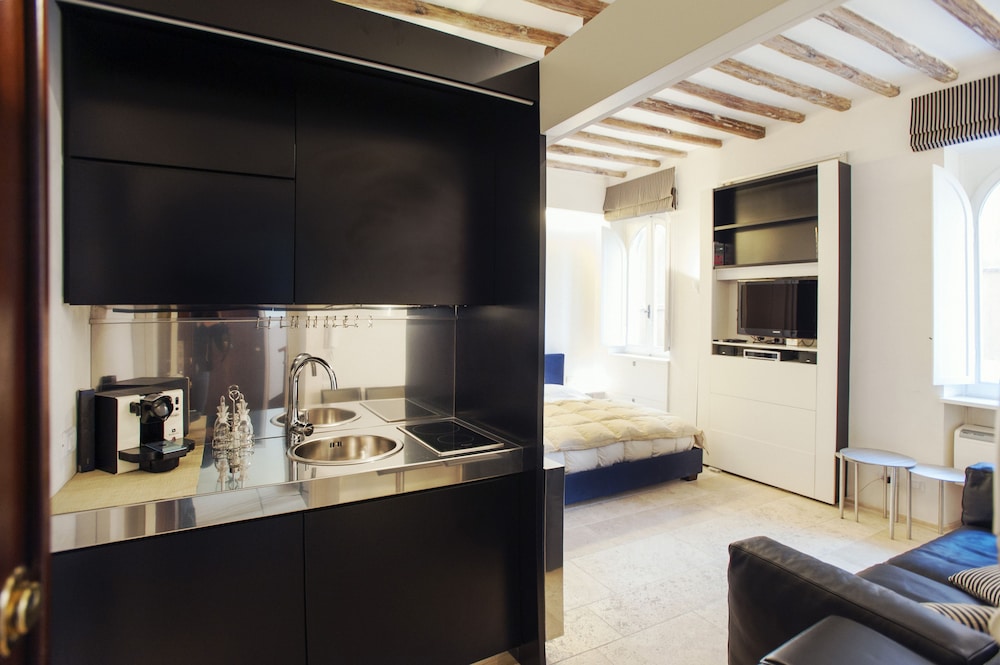 Oro - WR Apartments near Castel Sant Angelo 11/19