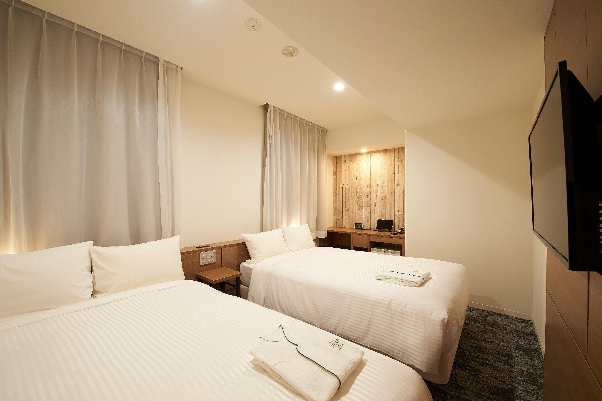 Water, Standard, Twin Beds