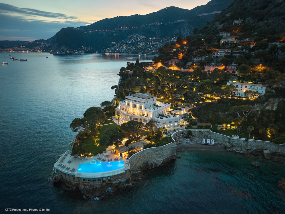 Cap Estel 63/77