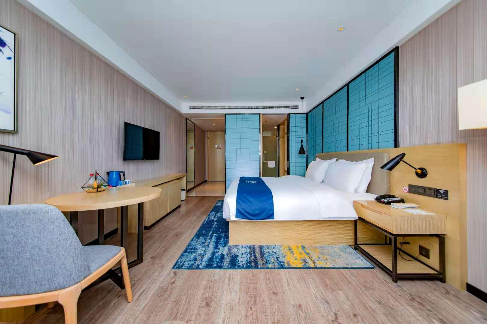 غرفة سوبيريور بسرير كينج، Echarm Hotel Xiantao Yuantai Weilaicheng 1/1
